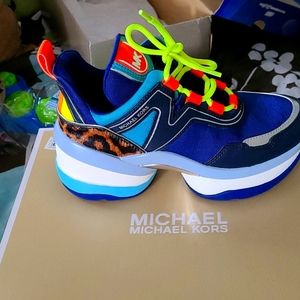 Michael Kors size 5 platform tennis shoe